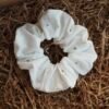 Coletero scrunchie margaritas blanco