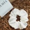 Coletero scrunchie margaritas blanco