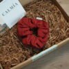 Scrunchie relieve rojo