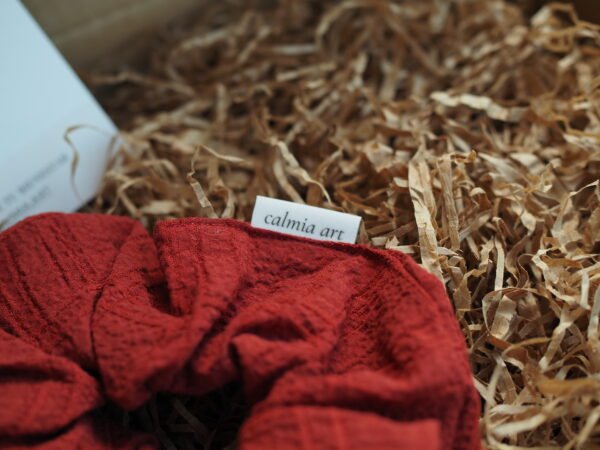 Scrunchie relieve rojo